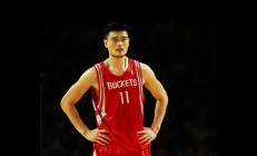 开云体育入口-这是一个非常有趣的思维碰撞，NBA与英超，两支球队、两种风格的平行时空叙事。基于你提供的独特关键词，我为你构思了一个具有文学张力和想象力的标题，并撰写了一篇融合现实与假设的文章