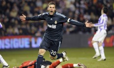 开云体育app-富安健洋爆发，秘鲁关键战突围爱尔兰，亚洲铁卫的崛起与战术价值