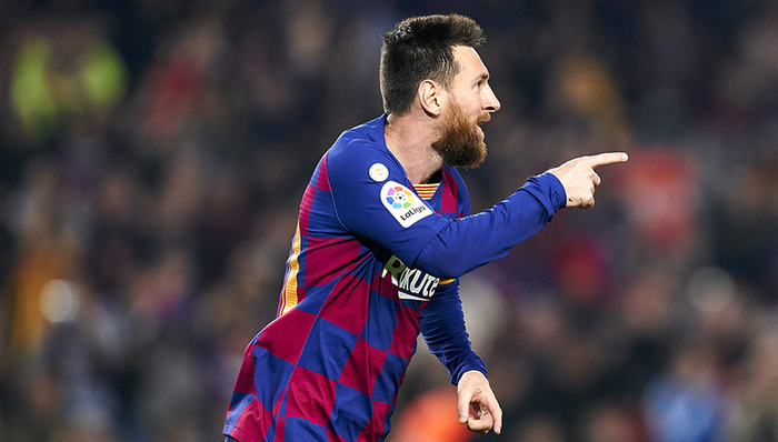 尤文客场大胜，摘得联赛榜首的简单介绍