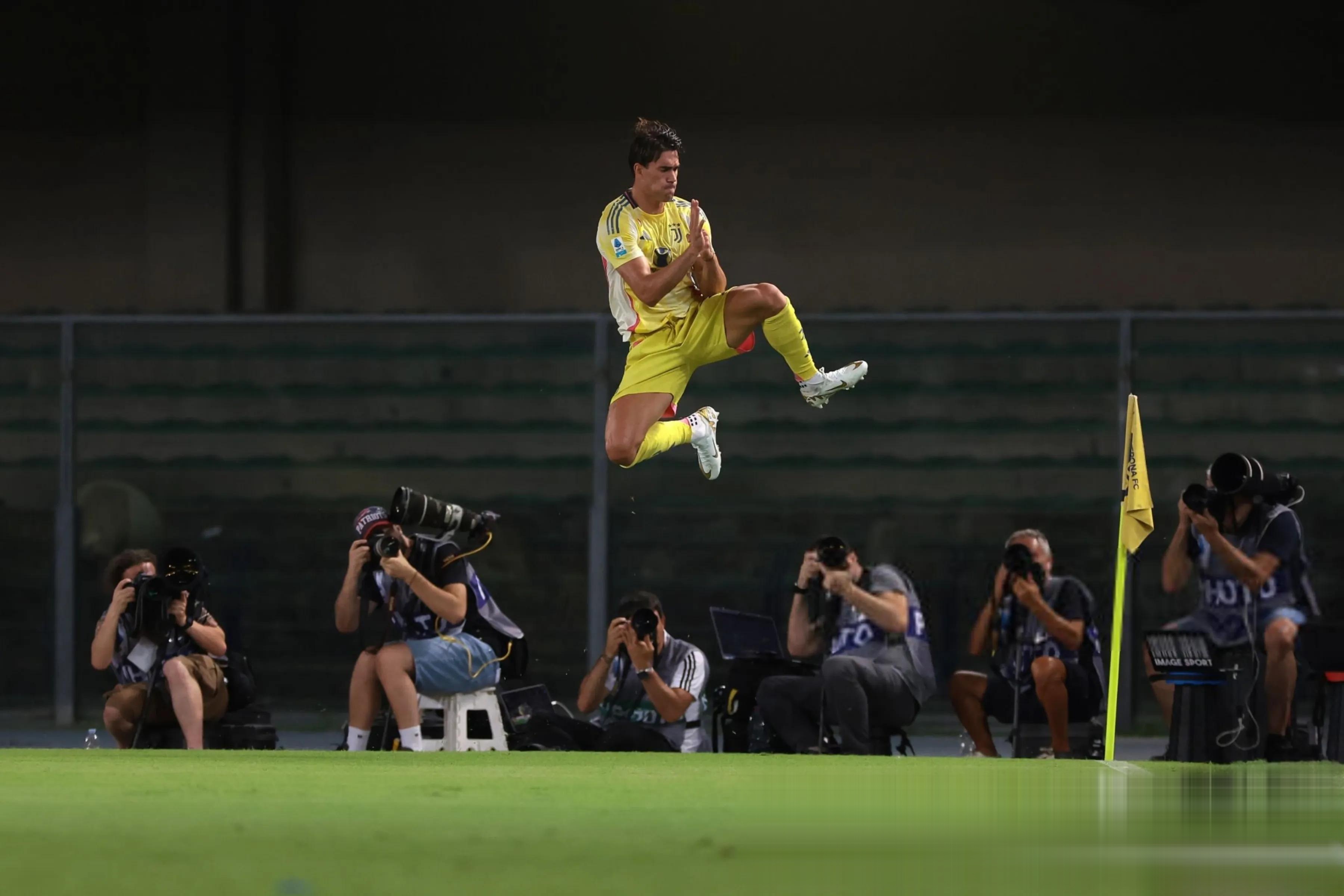 尤文客场大胜，摘得联赛榜首的简单介绍