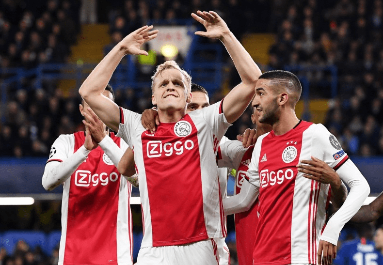 关于阿贾克斯逐渐步入佳境，士气高昂的信息