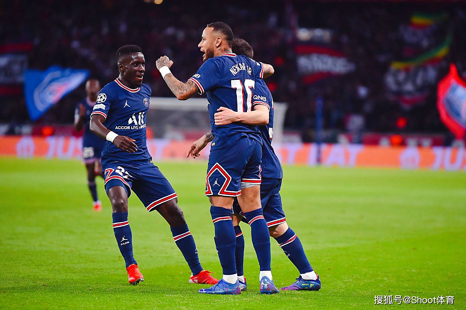 里昂战平昂热，难分伯仲两队互有擒获的简单介绍