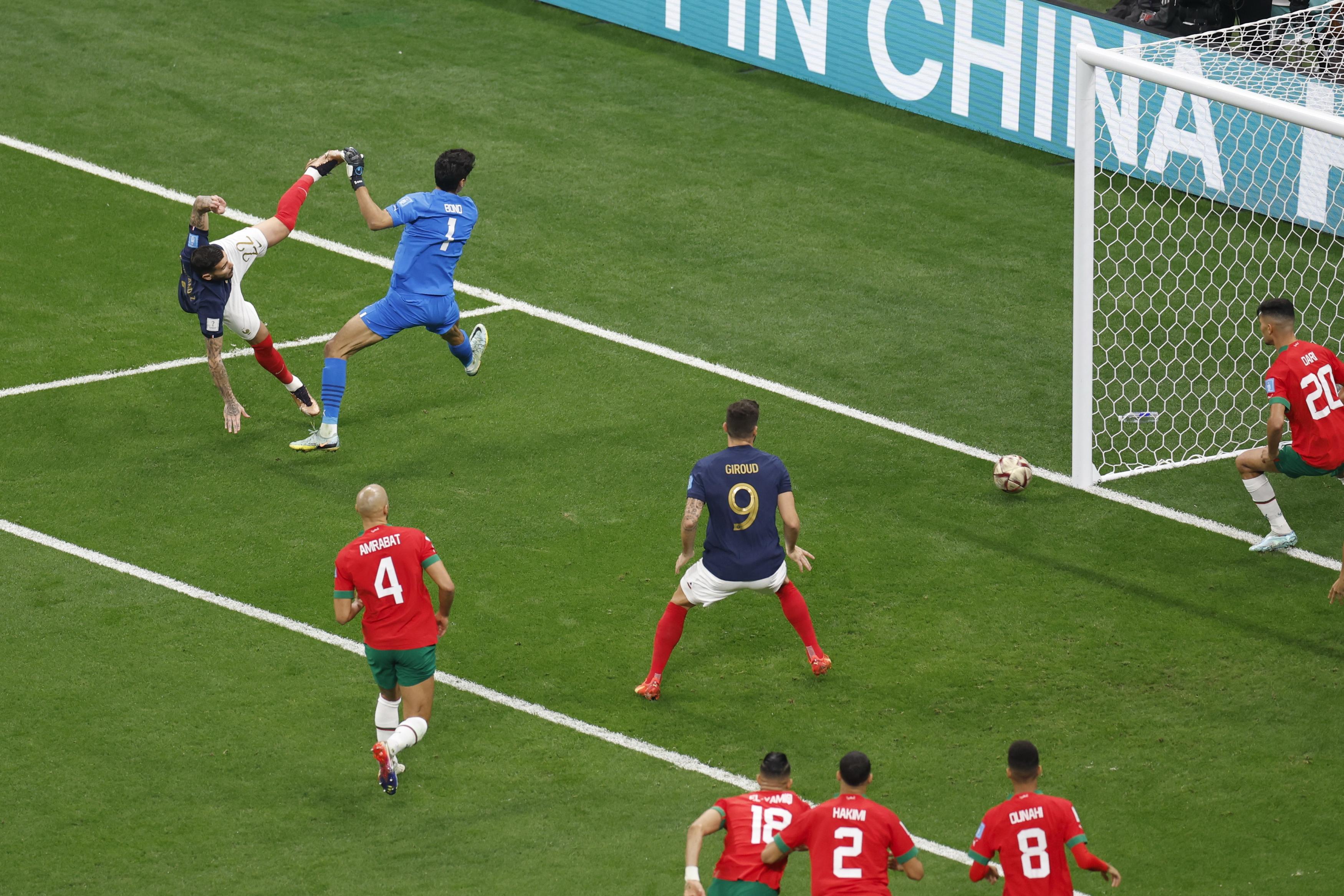 包含波兰队鏖战法国队，奥恰洛夫带队取胜的词条