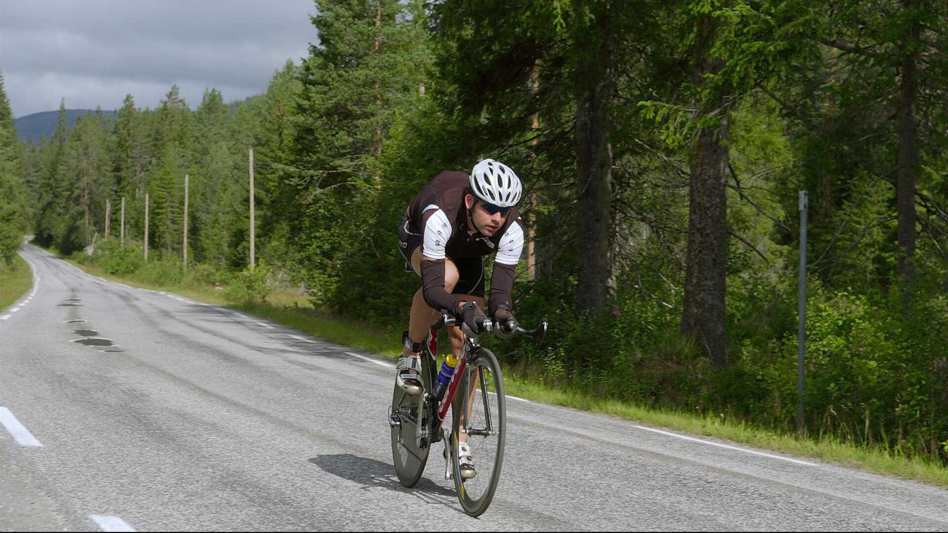 卡瓦哈尔节奏完全掌控，足球战术如何启示伊拉克对芬兰的封锁艺术