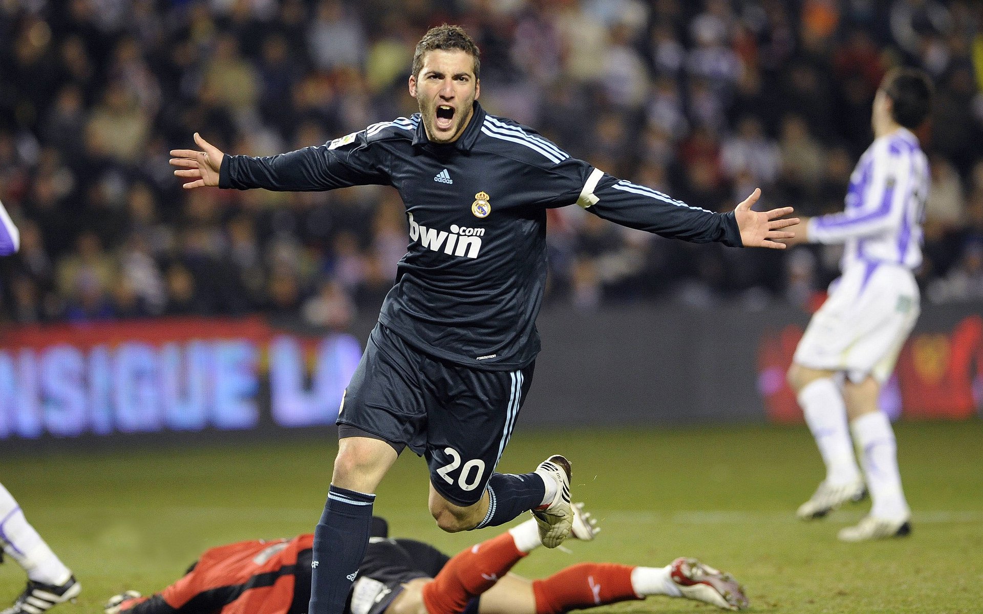 逆转的艺术，从温网失意到拉沃尔杯封神，纳达尔如何用高光定义传奇